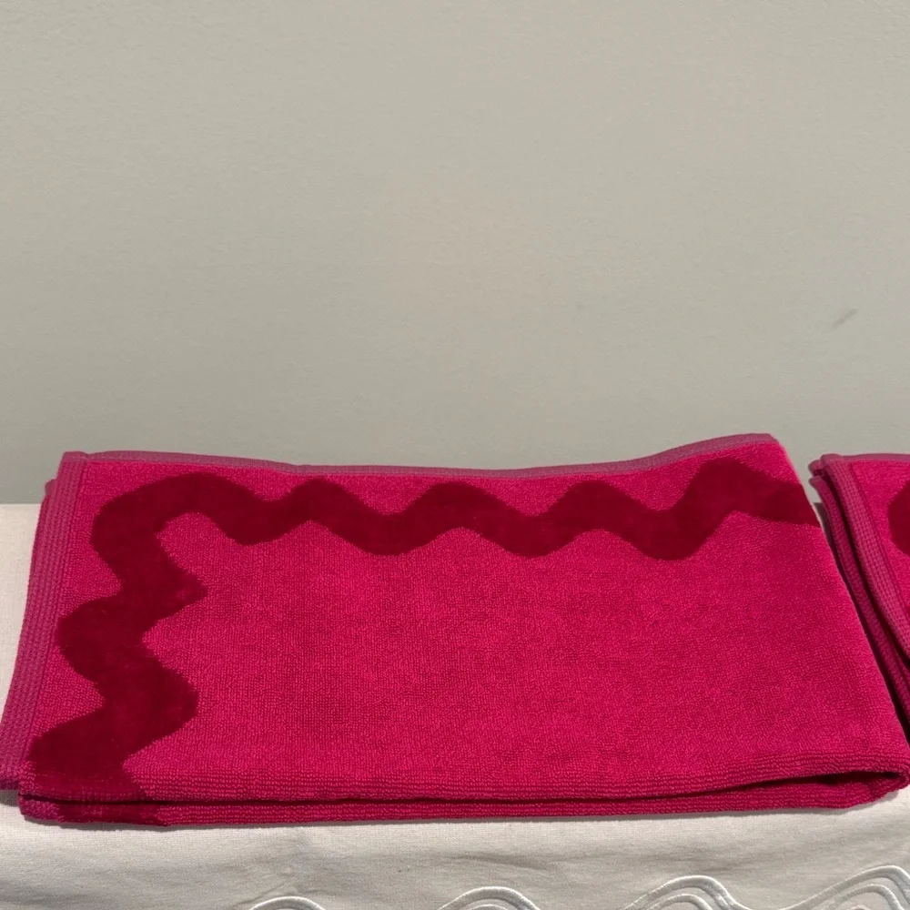 Anthropologie Green Towels w Icon Lemon or Sun or Wave